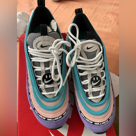 have a nike day air max 97 gs